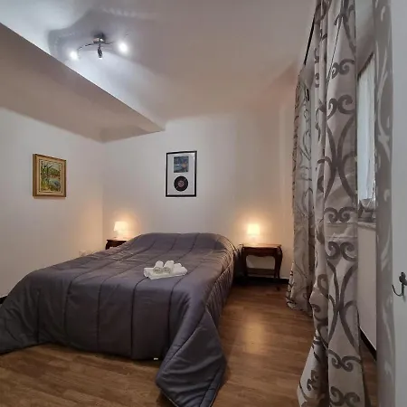 Snug Apartment In Genoa In The Historic Center * Génova