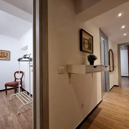 Snug Apartment In Genoa In The Historic Center * Génova