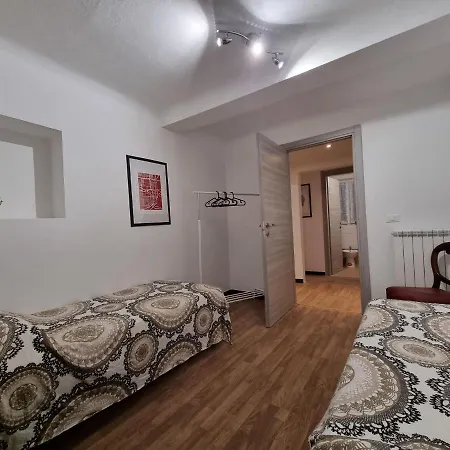 Snug Apartment In Genoa In The Historic Center 公寓 *